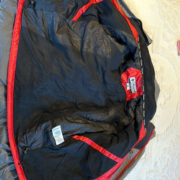 Columbia Gray Jacket with Red Accents - Picture 4 of 4